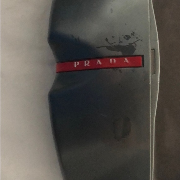 Prada - Picture 6 of 6